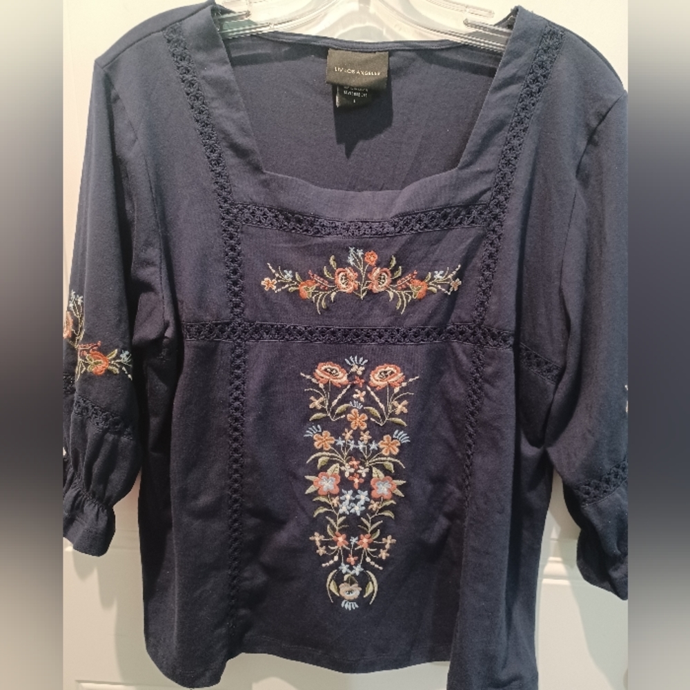 LIV LOS ANGELES  NAVY FLORAL EMBROIDERED PEASANT STYLE BLOUSE!